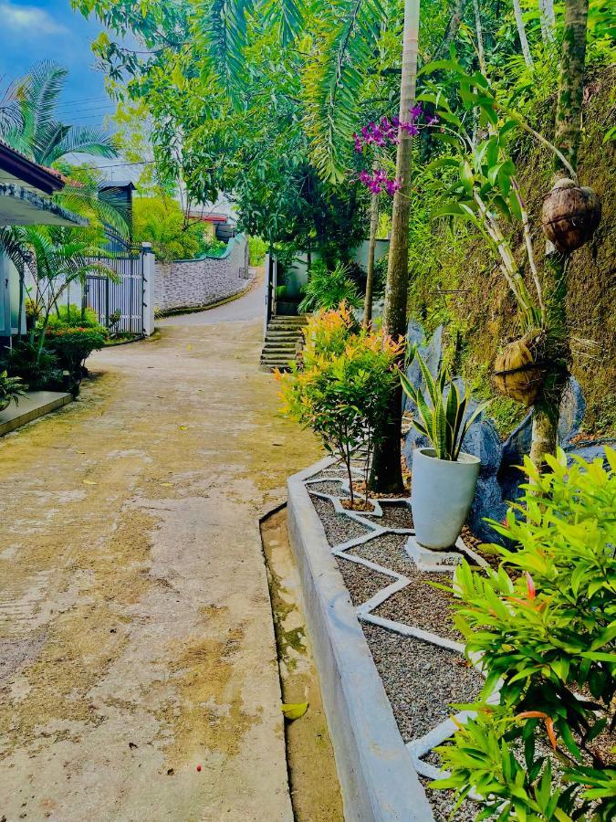 Travellers Halt Hotel รัตนปุระ ภายนอก รูปภาพ