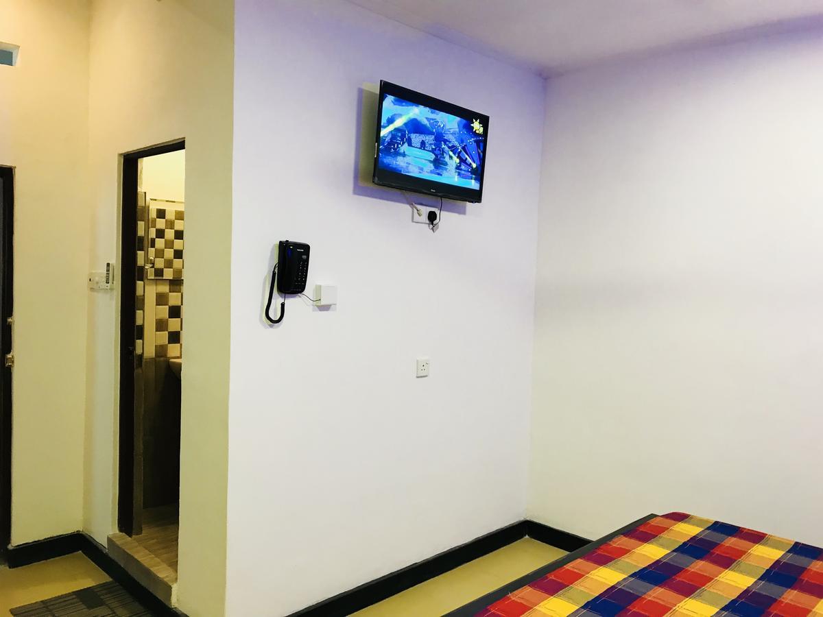 Travellers Halt Hotel รัตนปุระ ภายนอก รูปภาพ