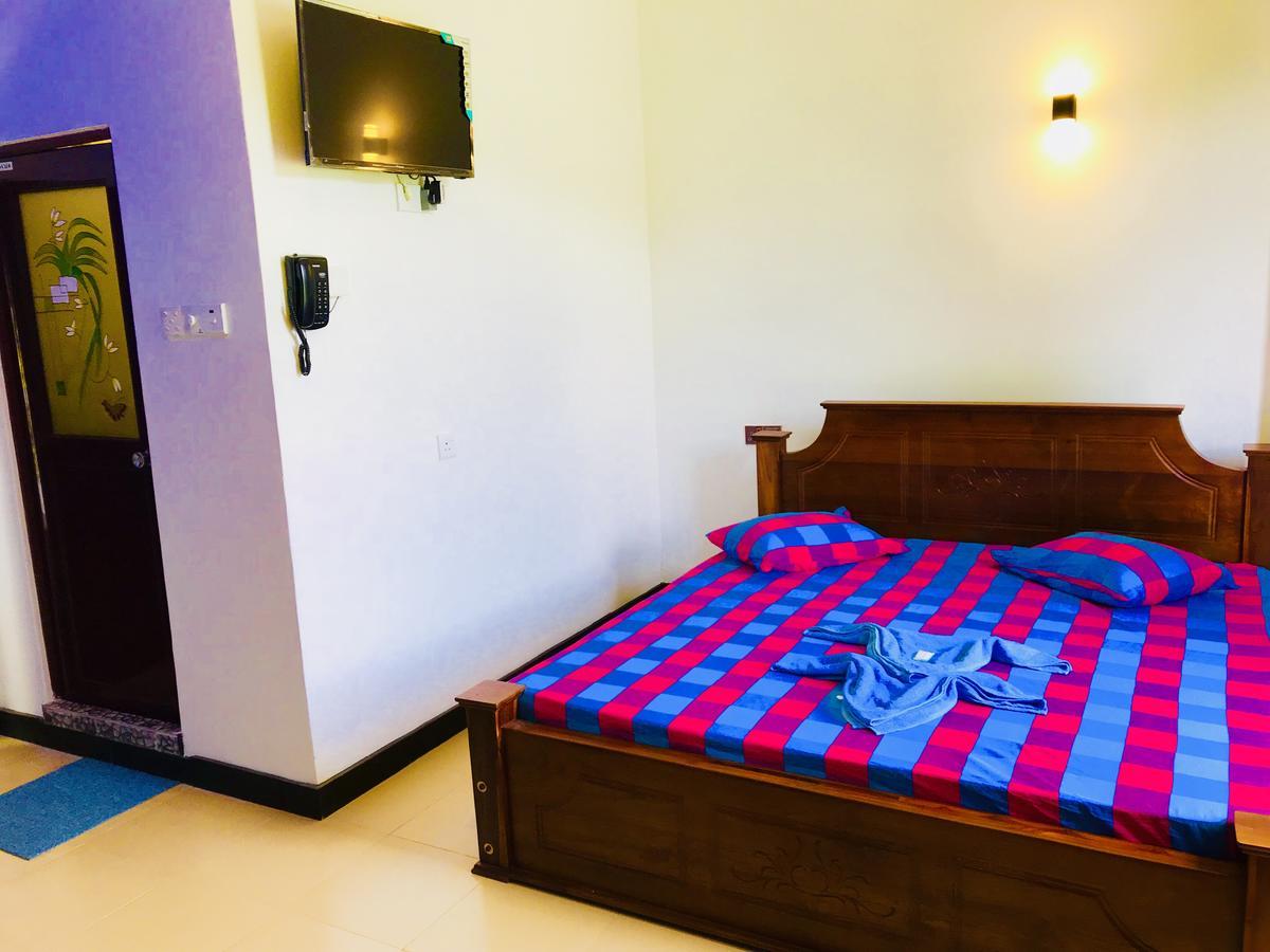 Travellers Halt Hotel รัตนปุระ ภายนอก รูปภาพ