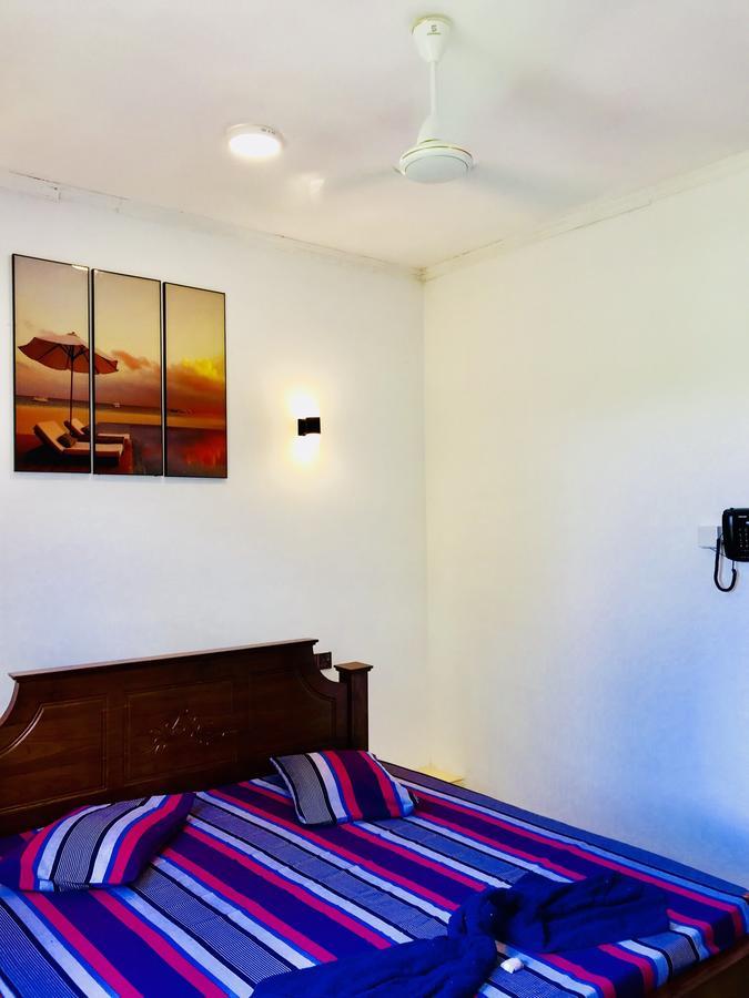 Travellers Halt Hotel รัตนปุระ ภายนอก รูปภาพ