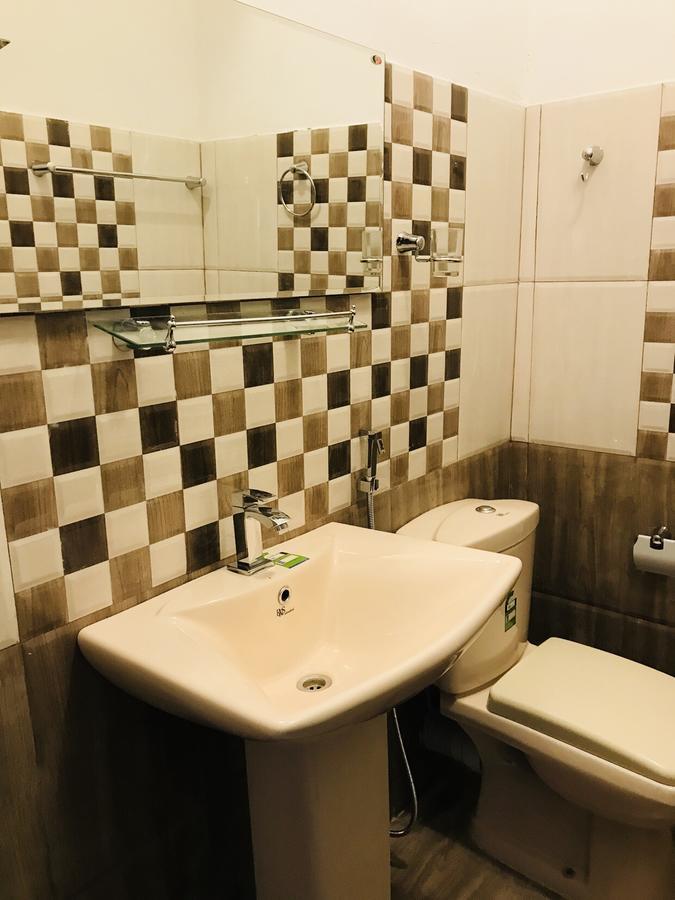 Travellers Halt Hotel รัตนปุระ ภายนอก รูปภาพ
