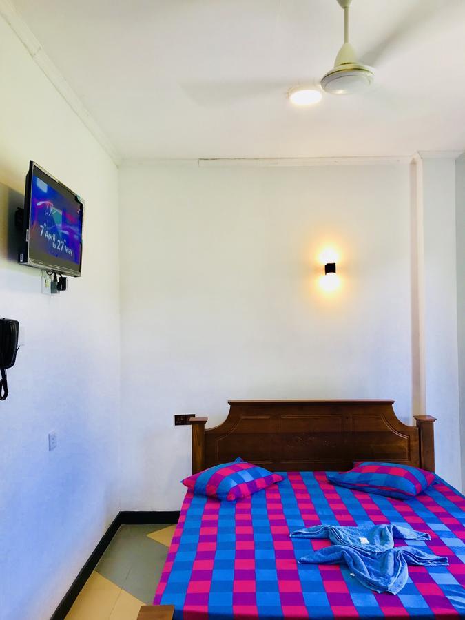 Travellers Halt Hotel รัตนปุระ ภายนอก รูปภาพ